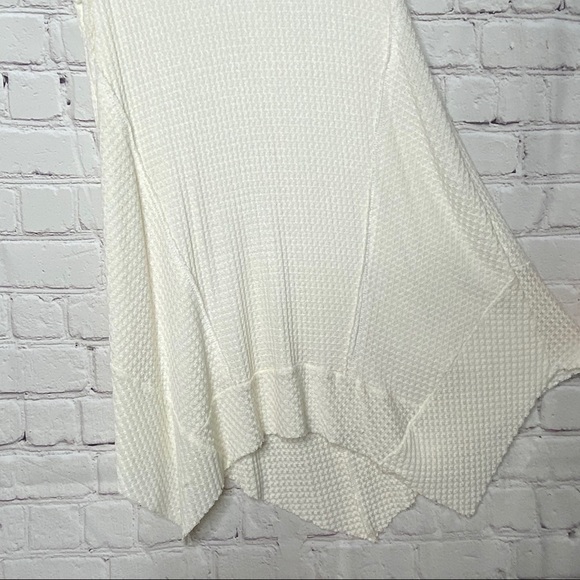 Cream Long Flowy Tank - Picture 4 of 4